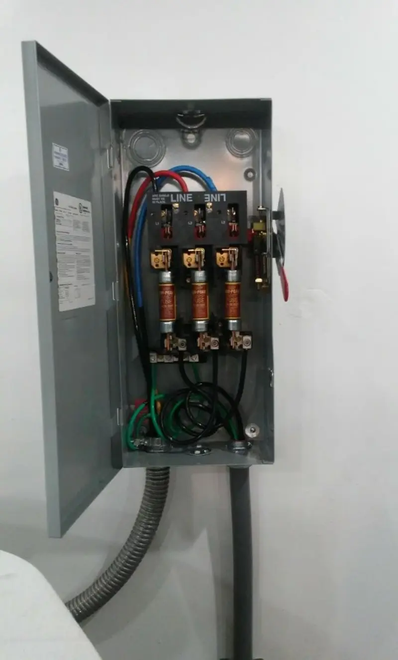 Three-phase disconnect switch installed for Electrical Wiring & Rewiring in Carrizo Springs